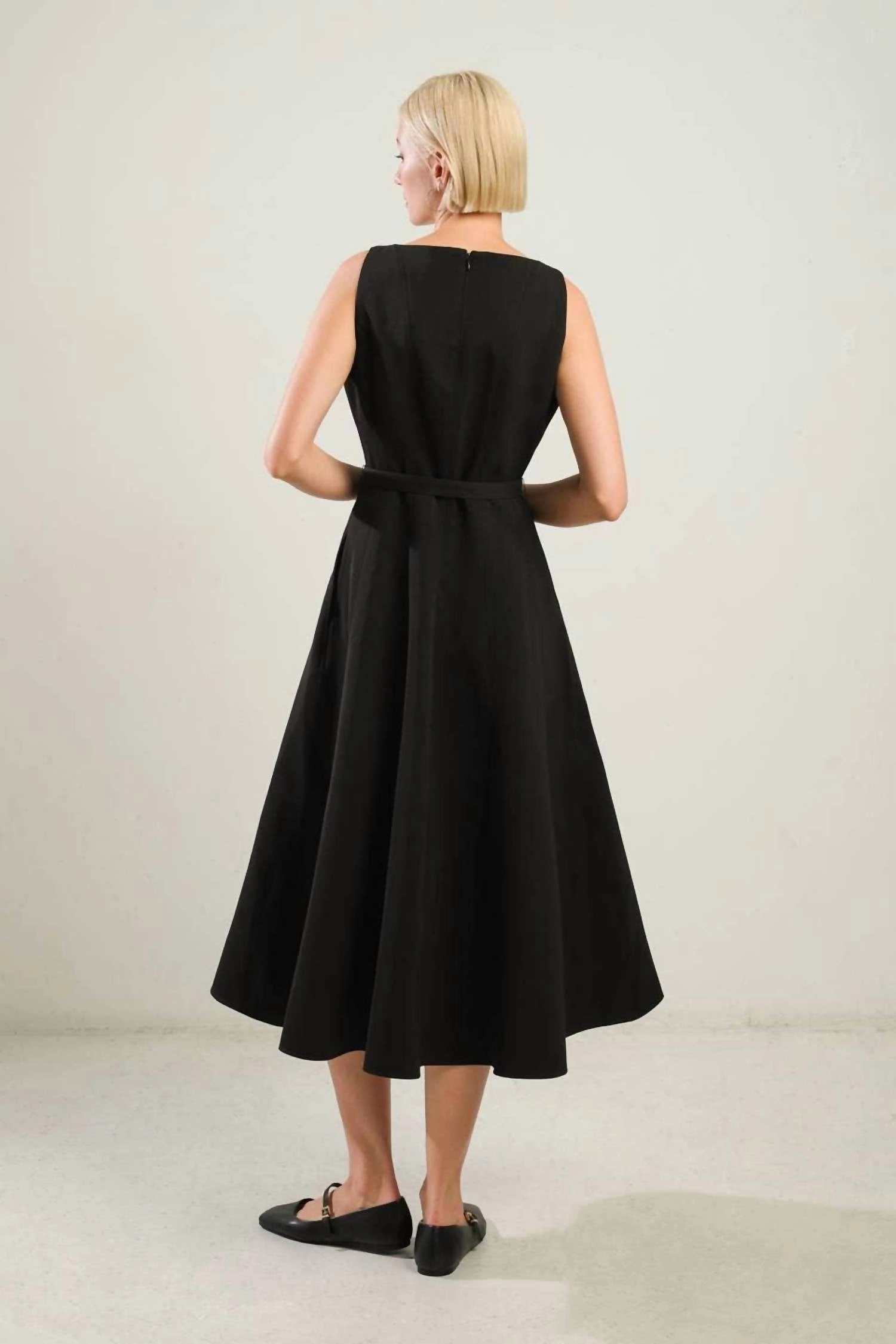 Elizabeth Midi Dress In Black