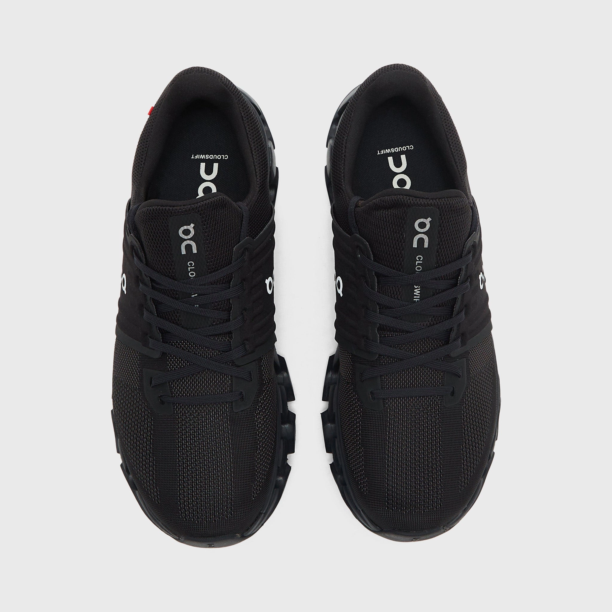 On Women's Cloudswift Black / Black
