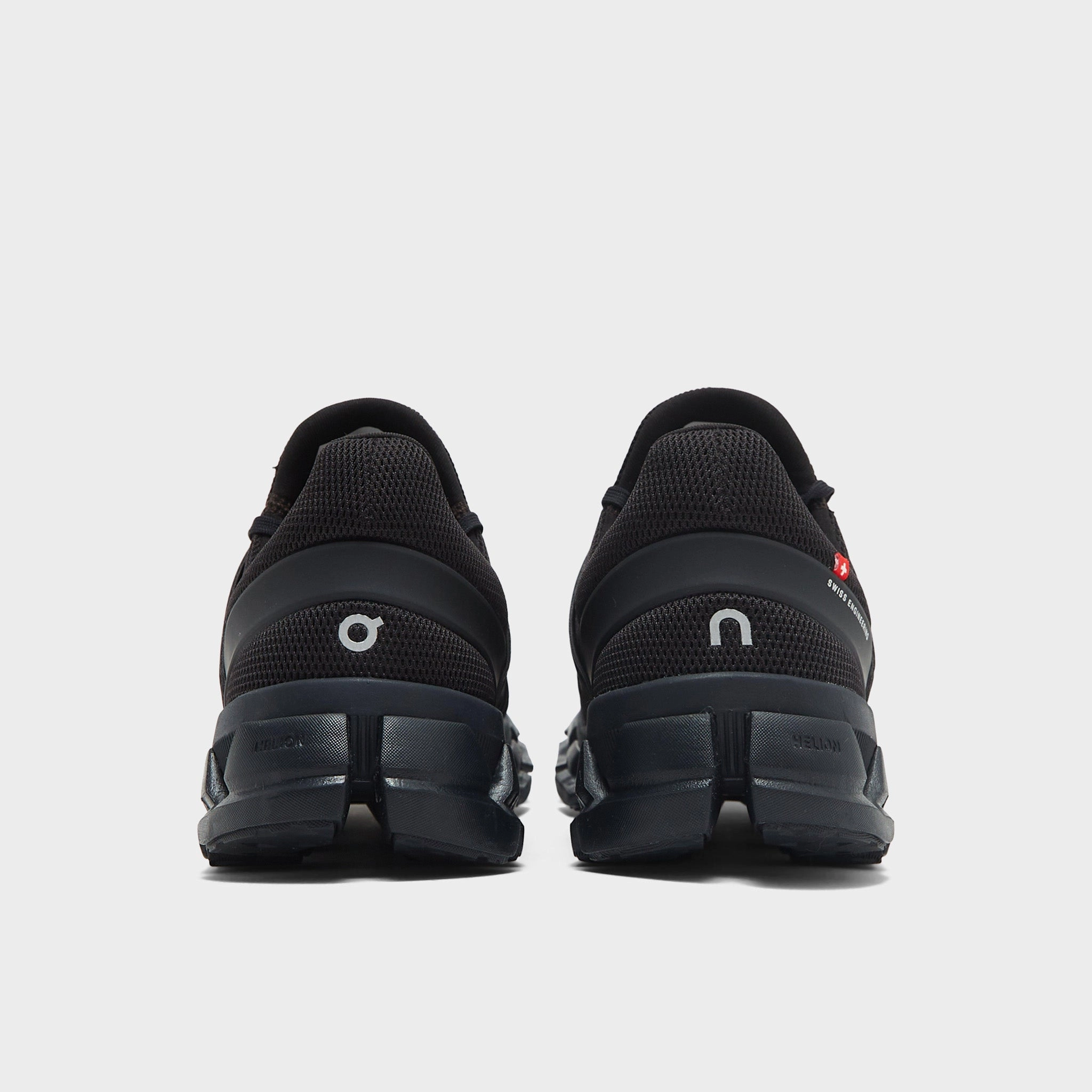 On Women's Cloudswift Black / Black