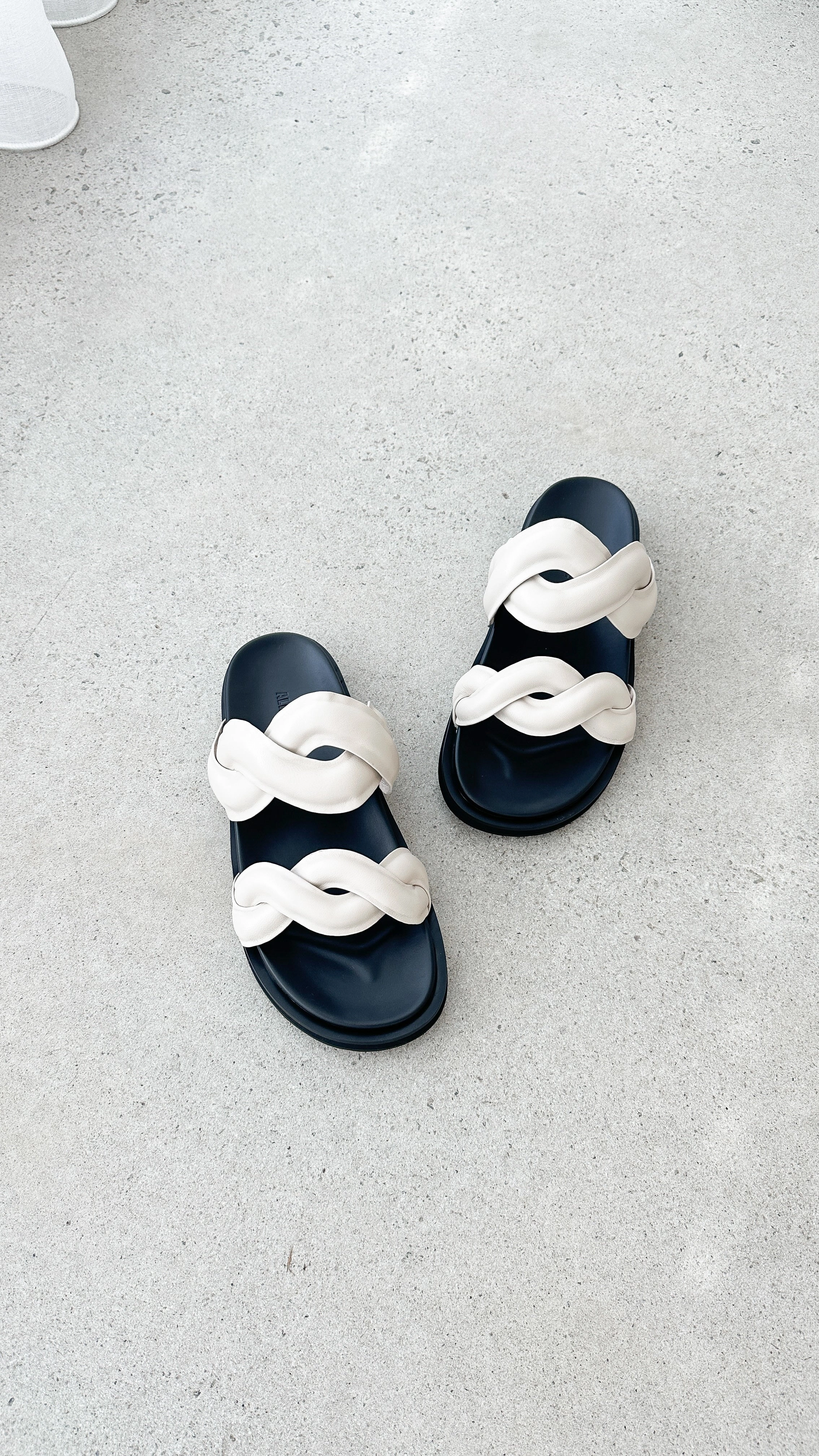 Pantone Slide - Bone Leather