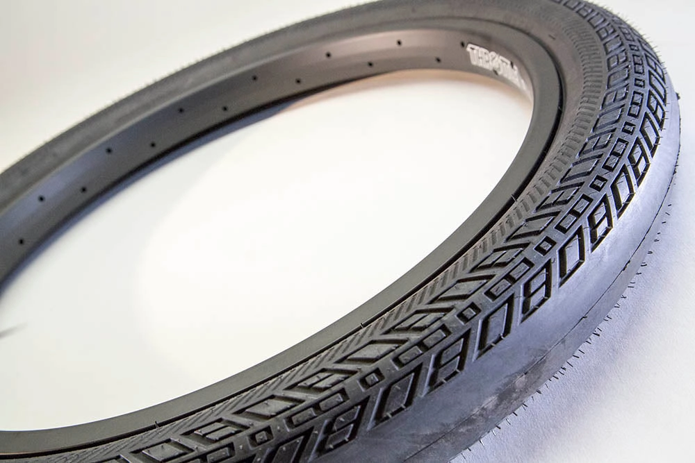 Squealer Tire 20"