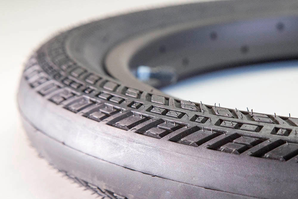 Squealer Tire 20"